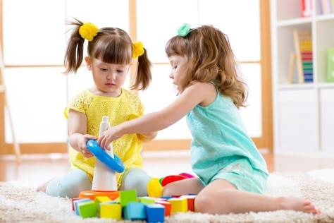 Stress-free Play: Keep Kids From Being Overstimulated With This Parenting Trick! #30secondmom Elementary Science Teacher, Graphics Resources, Toddler Worksheets, Preschool Programs, Water Table, Children Playing, Free Play, Education Kindergarten, Newborn Baby Photography