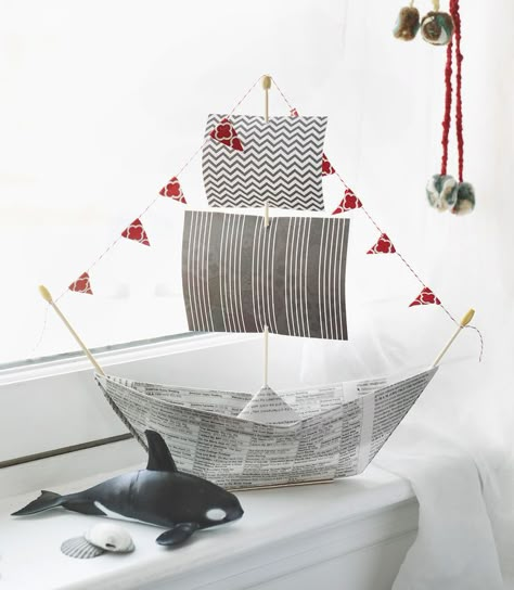 4 Fun Father's Day Gifts That Kids Can Make And Dads Will Love: origami newspaper pirate ship from #ProjectKid www.projectkid.com Diy Father's Day Crafts, Deco Marine, Boat Crafts, Origami Ball, Origami Boat, Paper Boat, Funny Fathers Day Gifts, Father's Day Diy, Fathers Day Crafts