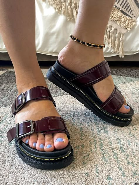 Cute Sandals Aesthetic, Hippy Shoes, Summer Shoes 2023, Sandals Design, Bridal Sneakers, Dr Shoes, Funky Shoes, Chunky Sandals, Fancy Shoes