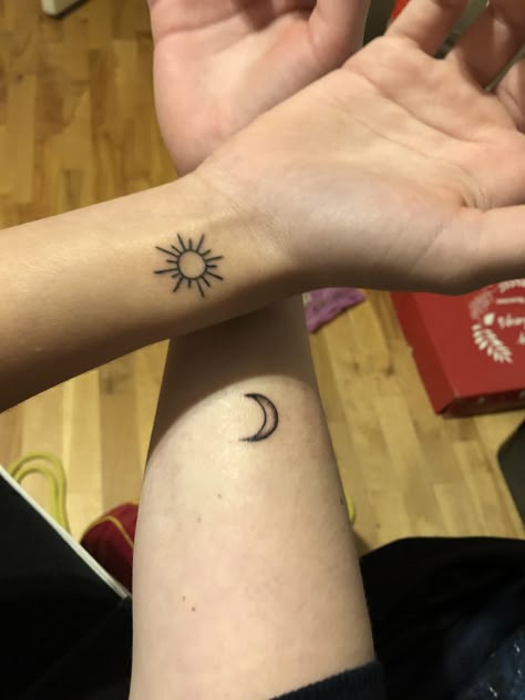 Small Tattoos For Twins, Matching Tattoos Twins, Tattoos For Twins, Alas Tattoo, Stick Poke, Maching Tattoos, Mom Daughter Tattoos, Twin Tattoos, Stick Poke Tattoo