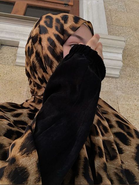 Leopard Outfit, Leopard Outfits, Girl Fashion Style, Hijab Aesthetic, Muslim Fashion Hijab, Hijab Girl, روتين العناية بالبشرة, Cute Couple Wallpaper, Abaya Designs