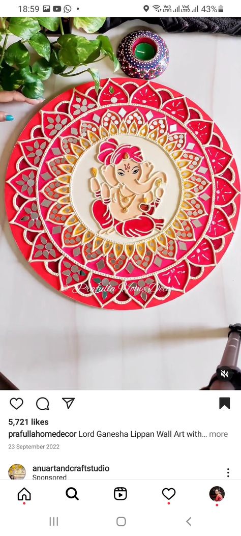 Lippan Art Mirror God, Lippan Art God Design, Lipan Art Ganesha, Lippan Art With Resin, Lippan Art Of God, Ganesh Lippan Art Mirror, Lippan Art Key Holder, Ganesha Lippan Art Design, Lotus Lippan Art Design