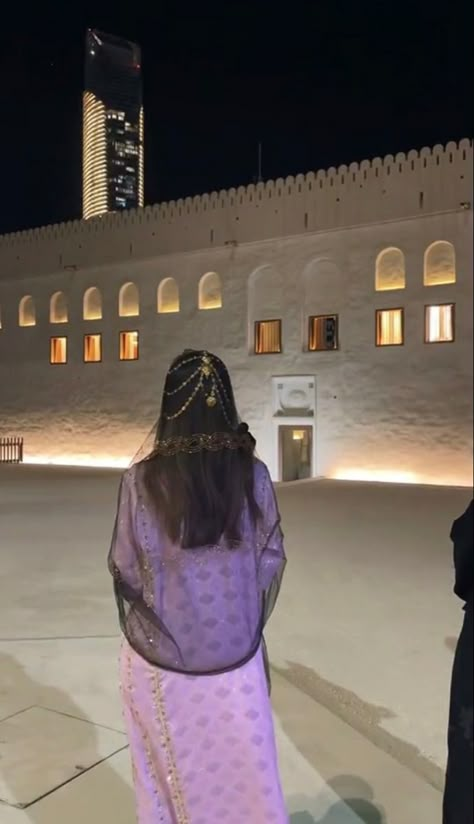 Emirati Aesthetic, Dubai Night Aesthetic, Dubai Aesthetic Girl, Aesthetic Muslim Girl, Emirati Culture, Uae Culture, Dubai Night, Arab Girl, Amina Muaddi Heels