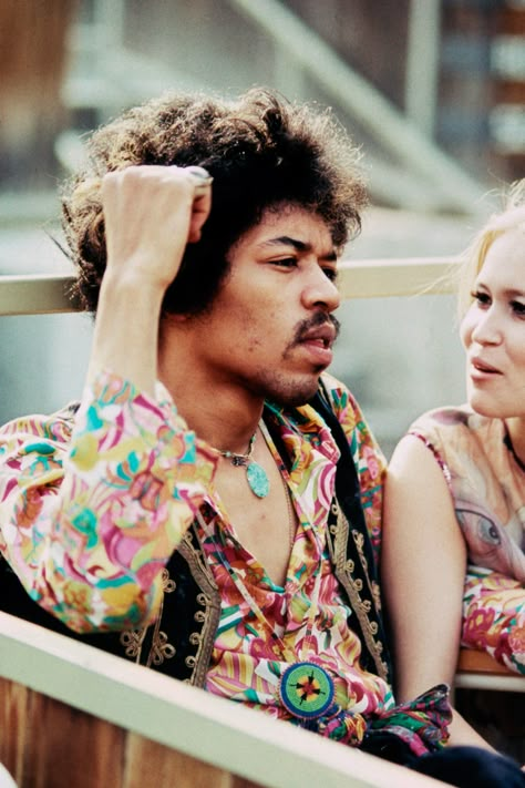 See Vintage Jimi Hendrix Photos by Ed Caraeff | Time Mens Fashion Professional, Electric Ladyland, Monterey Pop Festival, Fashion Professional, Best Guitar Players, Jimi Hendrix Experience, The Hollywood Bowl, Easy Guitar, Guitar Tips