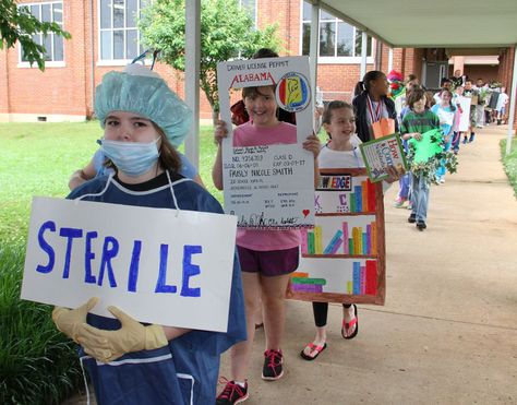 Vocabulary Parade at Kitty Stone Elementary School | Slideshows | annistonstar.com Vocabulary Parade Costumes, Idiom Costumes For School, College Hallway, Idiom Costumes, Word Costumes, Dress Up Days For School, Vocabulary Parade Ideas, First Grade Vocabulary, Test Prep Motivation