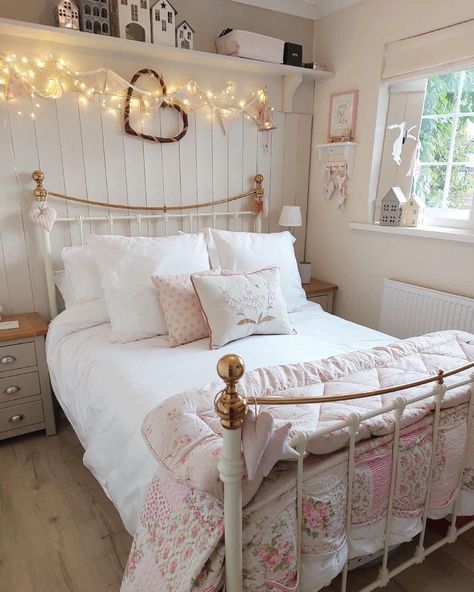 Clean Bedding, Beauty Bar Salon, Best Bedroom Designs, Bedroom Furniture Ideas, Tiring Day, Comfortable Furniture, Shabby Chic Bedroom, Cottage Bedroom, Best Bedroom