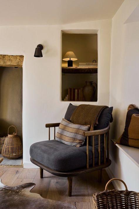 Nutwood Cottage | Oxfordshire | Sand & Stone Dream Cottage Interior, British Cottage Interior, English Cottage Interiors, Snug Room, Ivy House, Sand Stone, Inspiring Interiors, Cottage Interior, Cottage Interiors