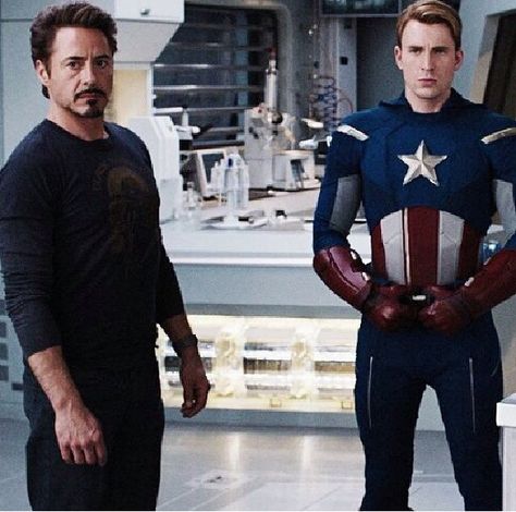 Tony Stark Captain America Tony And Steve, Chris Evans Tumblr, Chris Evans Beard, Film Student, Chris Evans Funny, Robert Downey Jr., Steve And Tony, Iron Man Tony Stark, Chris Evans Captain America