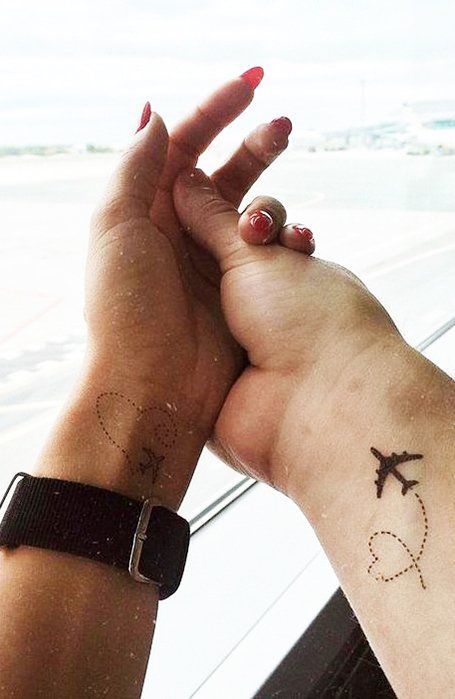 35 Matching Couple Tattoos to Inspire You - The Trend Spotter Simple Couples Tattoos, Skull Couple Tattoo, Cute Couple Tattoos, Small Couple Tattoos, Couple Tattoos Unique, Couples Tattoo Designs, Couple Tattoo, Matching Couple Tattoos, Daughter Tattoos