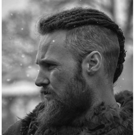 Vikings Characters, Ubbe Lothbrok, Ubbe Ragnarsson, Vikings Ubbe, Traditional Viking Tattoos, Viking Haircut, Sons Of Ragnar, Viking Wallpaper, Nordic Symbols