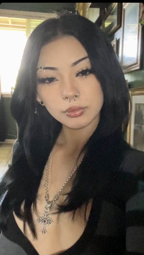 Black Eyebrow Piercing, Face Piercings Women, Piercing Ideas Face, Special Event Makeup, Dark Makeup Looks, Alt Makeup, Swag Makeup, Reaction Pic, Makeup Tut