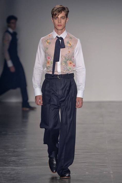 Joao Pimenta Flamboyant Man Aesthetic, Baroque Outfit Men, Camp Style Fashion Men, Modern Male Fashion, Men’s Runway, Genderless Clothing, Mens High Fashion, Fashion Design Men, Vest Outfits Men