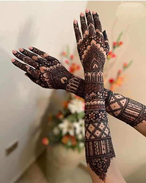 Mehendi Pakistani Design, Fancy Mehandi Designs, Mehendi Designs For Bride Bridal Mehndi, Bridal Mehendi Designs Hands Latest, Jawline Snaps, Latest Bridal Mehndi Designs Weddings, Body Mehndi, Latest Mehndi Designs Wedding, Bride Mehendi