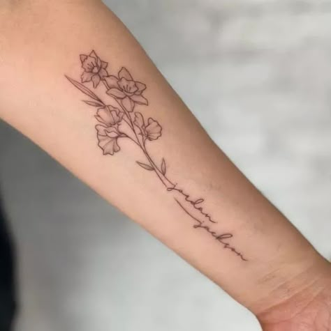 130 Kid's Name Tattoos To Mark Your Love Name Tattoo On Forearm For Women, Kid Name Tattoo Ideas Mothers, Kids Name Tattoo Ideas, Kid Tattoos For Moms, Kids Name Tattoo, Small Name Tattoo, Daughters Name Tattoo, Name Flower Tattoo, Names Tattoo