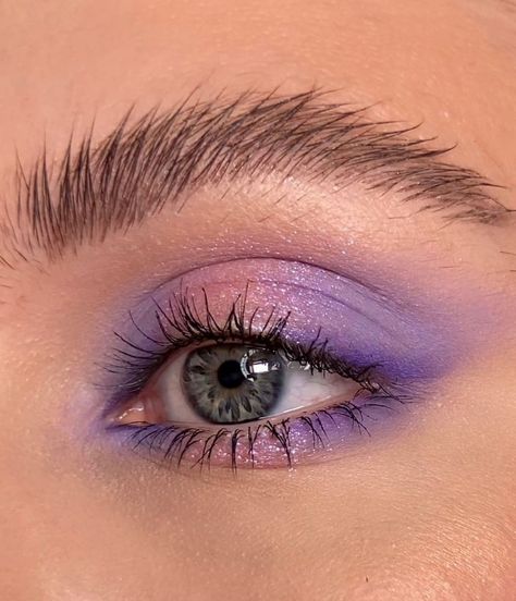 Simple Fun Makeup Ideas, Rave Eyeshadow Looks, Speak Now Inspired Makeup, Repunzal Makeup Ideas, Purple Concert Makeup, Make Up Looks Colorful, Colorful Eye Makeup For Blue Eyes, Whimsical Eye Makeup, Eras Your Makeup