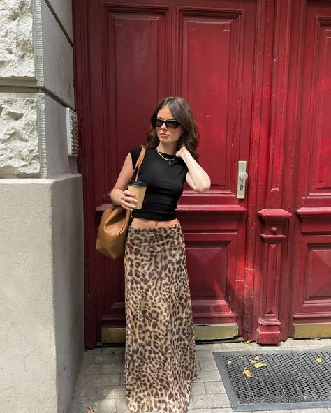 should we do it all again next month?🤭🍓🍦🍵 Styling Animal Print Skirt, Floral Long Skirt Outfit, Leopard Outfit Ideas, Leopard Dress Outfit, Leopard Print Skirt Outfit, Ideas Fotos Ig, Print Skirt Outfit, Leopard Skirt Outfit, Outfit Animal Print