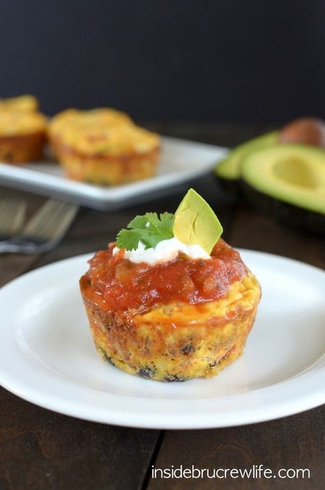 Taco Egg Muffin Cups Salat Wraps, Eggs Healthy, Egg Muffin Cups, Taco Toppings, Cooking Eggs, Breakfast Muffin, Tin Recipes, Muffin Cup, Baked Egg