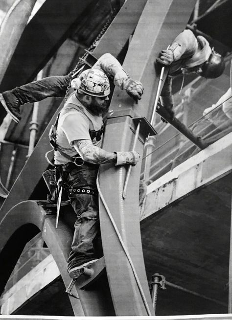 Ironworkers Steel Erectors, Male Privilege, Iron Workers, Leather Tool Pouches, Iron Worker, Collar Work, Scary Photos, Crane Machine, American Exceptionalism