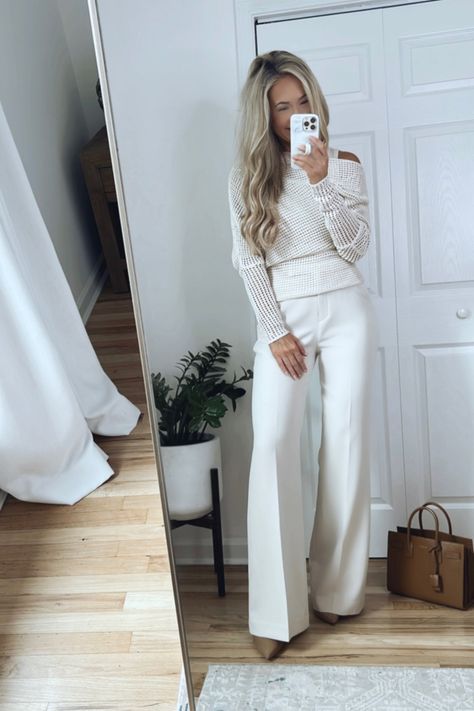 White Pants Outfit Dressy, Winter White Pants Outfit, Winter White Outfits For Women, Pants Outfit Dressy, Winter White Pants, Classy Work Attire, White Pants Winter, Winter White Outfit, Black High Waisted Pants