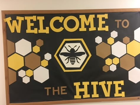 Bee Hive Bulletin Board Ideas, Beehive Classroom, Bee Door Decoration, The Hive, Bee Hive Classroom Theme, Bee Theme Classroom Ideas, Beehive Classroom Theme, Bee School Theme, Bee Classroom Door Ideas