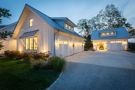 Farmhouse With Detached Garage, Farmhouse Detached Garage, Detached Garage Ideas, Barn Style Garage, Hastings House, Country Farmhouse Plans, Garage Construction, Garage Pictures, Farmhouse Garage