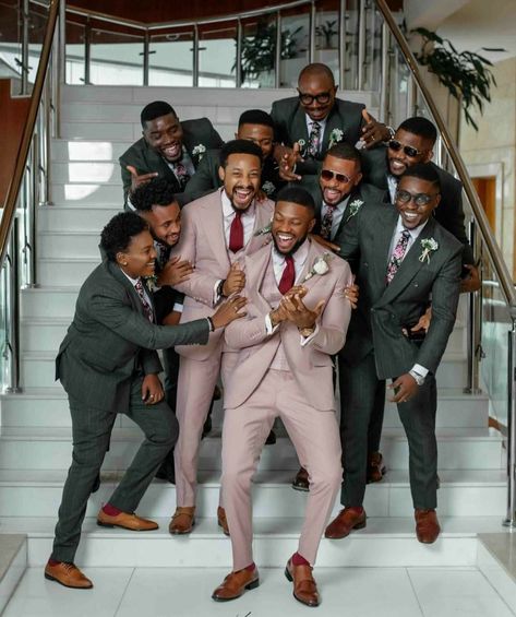 Groomsman And Bridesmaids Attire, Wedding Group Poses, Groomsmen Attire Black, Black People Weddings, Grooms Attire, Wedding Groomsmen Attire, Groomsmen Looks, Mens Wedding Attire, Groom Wedding Attire