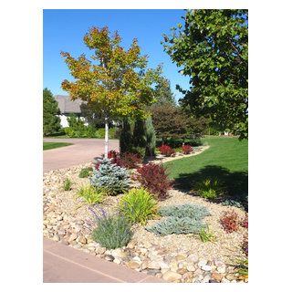 Stone Flower Bed - Traditional - Landscape - Denver - by LID Landscapes | Houzz Landscaping Colorado, Stone Flower Beds, Dream Yard, Front Landscaping, Traditional Bed, Evergreen Plants, Traditional Landscape, Backyard Projects, Flower Bed