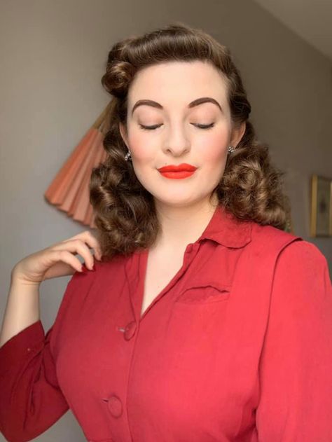 1940s Ponytail, Vintage Hair With Bangs, 50s Hairdo, Hair Styles For Black Hair, Diana Core, Up Hair Styles, 1950s Dance, Styles For Black Hair, Coffee Hair Dye