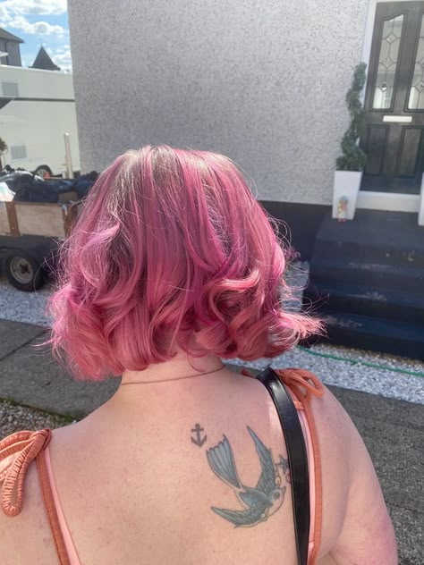 Short Dark Pink Hair, Shoulder Length Pink Hair, Hair With Brown Roots, Short Pink Hair, Raspberry Hair, Pink Short Hair, Dark Pink Hair, Fairy Ring, Hair Things