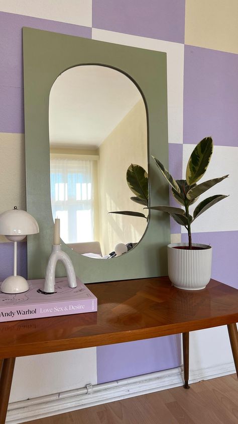 sarah at home sur Instagram: "i can finally share this little mirror diy project in collaboration with @bauhausdeutschland 🪚 it was super easy and I love the result so much! maybe you have a spare mirror at home to try it out yourself ✨ werbung #bauhaus #wennsgutwerdenmuss #diyhomedecor #diyideas #diymirror #homedecorideas #pastelhome #midcenturystyle #diydecor #interiorinspiration #colorfulhome #myinteriorstyle #homedecor #homeinspo #interior123 #myhome2inspire #apartmentdecor #... Bauhaus Mirror, Mirror Diy Projects, Spiegel Diy, Mid Century Mirror, Pastel House, Diy Mirror, Renovation Ideas, Mirror Mirror, Mid Century Style