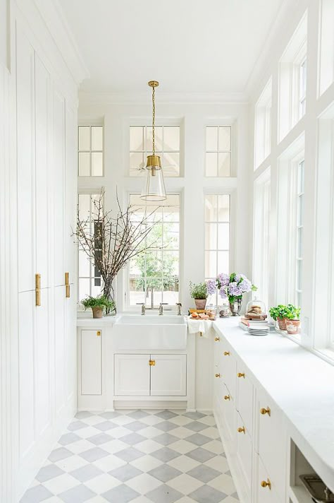 The Bell Design Group Houston, TX New England Modern Interior, Timeless Classic Style Home, Grandmillennial Kitchen, Grand Millennial Kitchen, Colonial Farmhouse Interior Design, White Hamptons Kitchen, Hamptons Home Interior, Timeless Home Interiors, Classic Timeless Kitchen