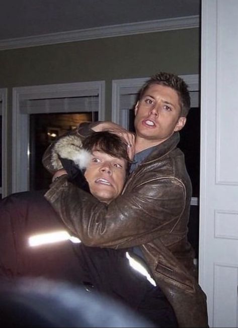 Dean Supernatural, Supernatural Dr, Spn Memes, Supernatural Actors, Supernatural Wallpaper, Supernatural Pictures, Supernatural Dean Winchester, Sam And Dean Winchester, Winchester Supernatural