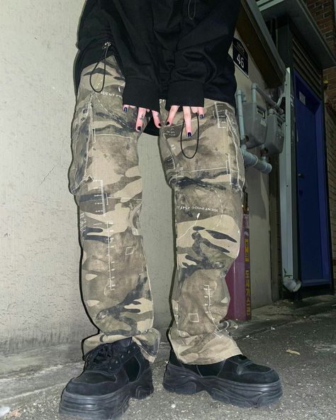 Camo Pants Metalhead, Metalhead Shoes, Camo Pants Aesthetic, Danny Panthom, Fits Clothes, Camo Pants, Dream Wardrobe, Fitness Inspo, Different Styles