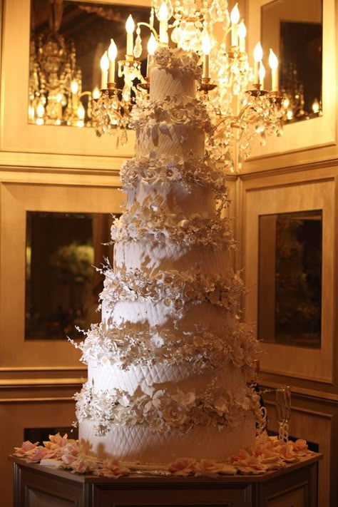 Romantic Wedding Cakes, Glamorous Wedding Cakes, Fancy Wedding Cakes, Extravagant Wedding Cakes, Ivory Wedding Cake, Beach Wedding Venues, Big Wedding Cakes, Dream Wedding Cake, Extravagant Wedding