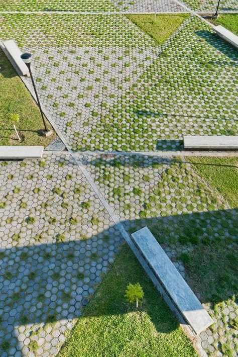 badminton:  beatpie: New High School Campus for the Cultural Institute in Tamaulipas, Mexico by Taller Veinticuatr Pavement Design, Paver Designs, Patio Pavers Design, Paving Design, Landscape Design Plans, Landscape Architecture Design, Urban Park, Parking Design, Paver Patio