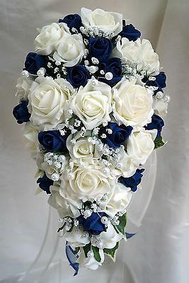 Wedding Flowers Navy Blue, Navy Blue Roses, Flowers Navy Blue, Bridal Wedding Flowers, Blue Wedding Decorations, Navy Wedding Flowers, Bridal Bouquet Blue, Cascading Wedding Bouquets, Bridal Brooch Bouquet