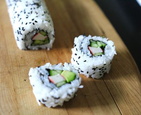 California Roll Soy Free Soy Sauce, California Roll Sushi, Rolls Recipe Easy, California Rolls, Vegetarian Sushi, Sushi Roll Recipes, Sushi At Home, Homemade Sushi, California Roll