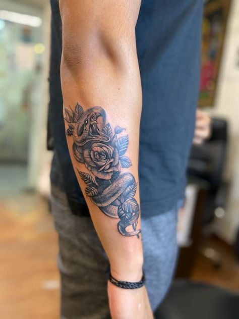 Tattoo 
Snake
Forearm Tattoo
Rose
Ink
Big Tattoo Rose And Snake Tattoo, Snake Rose Tattoo, Snake And Rose Tattoo, Rose Tattoo Leg, Snake And Flowers Tattoo, Mandala Tattoo Men, Wrap Tattoo, Tattoo Leg, Flame Tattoos