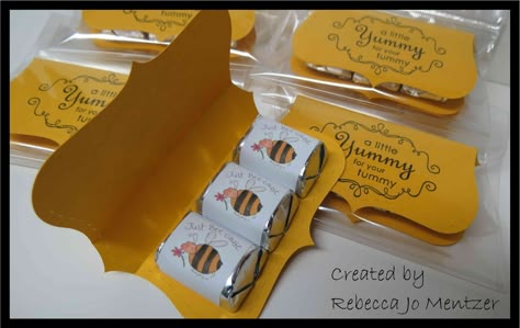 Just Bee-Cause, A little favor made with a top note and 3 wrapped Hershey Nuggets. This one is Just Bee-Cause, but they can be made in any color for any occasion. Sentiment on top is a stamp from Stampin' Up! Stampin Up Treat Holders, Nugget Ideas, Hershey Nugget, Card Gifts, Idee Cricut, Treat Holders, Stampin Up Project, Candy Crafts, Bee Cards