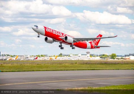 Air Asia X's first A330neo takes flight - Economy Class & Beyond Ranchi Airport, A330 Neo, Flying Airplane, Thailand Tourism, Plane Spotting, Small Aircraft, Aviation World, Air Asia, Airbus A330