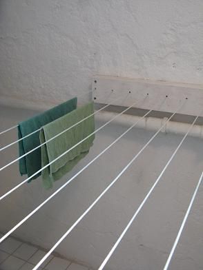 Diy Clothesline Indoor, Indoor Clothesline Ideas, Indoor Washing Line Ideas, Washing Line Ideas, Clothes Line Indoor, Diy Clothes Line, Indoor Clothes Lines, Diy Clothesline, Clothesline Diy