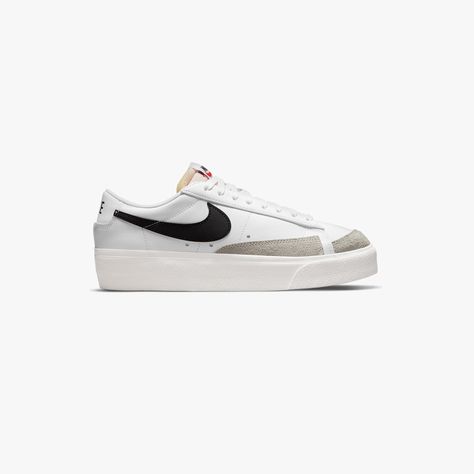 Blazers Nike, Cute Converse Shoes, Cute Converse, Nike Air Jordan Shoes, Nike Blazers, Nike Blazer Low, Black White Blazer, Blazer Low, Nike Models