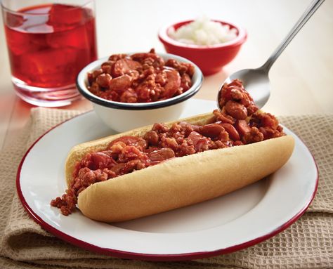 Chili dog Dog Menu Ideas, Homemade Hot Dog Chili, Chili Dog Chili Recipe, Homemade Hot Dogs, Chilli Dogs, Hot Dog Chili Sauce, Ground Beef Chili, Gourmet Hot Dogs, Chili Dog