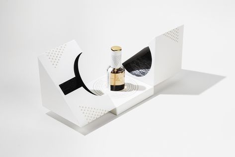 Abracadabra on Packaging of the World - Creative Package Design Gallery Luxury Perfume Packaging, Trunk Design, Blog Design Inspiration, Perfume Packaging, Creative Package, Perfume Design, Design Studios, Perfume Gift, Luxury Packaging