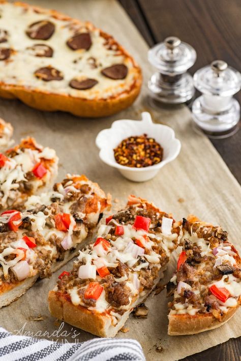 Ditch the frozen pizza and make this homemade French bread pizza that tastes so much better. Pizza night is so easy when you use French bread for the crust. #pizza #bread #frenchbread #frenchbreadpizza #sausage #pepperoni #cheese #dinner #easydinner #appetizers Mini French Bread, Homemade French Bread Pizza, Baked Cheese Dip, French Bread Pizzas, Bread Pizza Recipe, Homemade French Bread, Cheesy Appetizer, French Bread Pizza, Cheese Dip Recipes