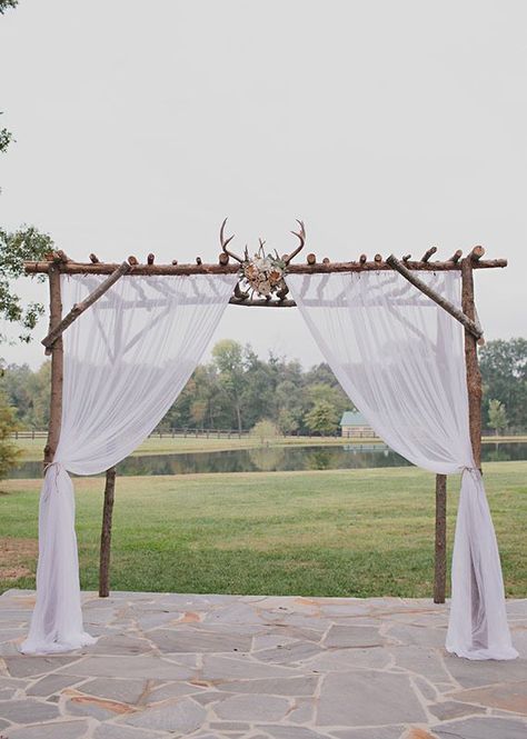 Elk or Deer skull and antlers on an arbor Wedding Alters, Wedding Arch Rustic, Camo Wedding, Wedding Arbour, Wedding Altars, Deer Skull, Wedding Barn, Wedding Ceremony Flowers, Ceremony Flowers