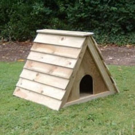 A-frame duck house. Duck Run, Duck House Plans, Duck Houses, Goose House, Hen Coop, Backyard Ducks, Duck Coop, Goat House, Poultry House