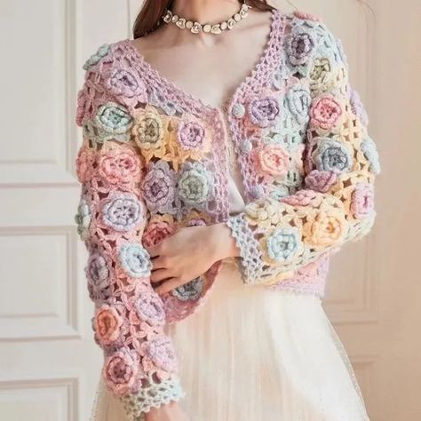 Chabby Chic, Sweater Ideas, 5 Senses, Crochet Ladies Tops, Crochet Shoes, Crochet Tops, Crochet Blouse, Sweater Coat, 3d Flowers