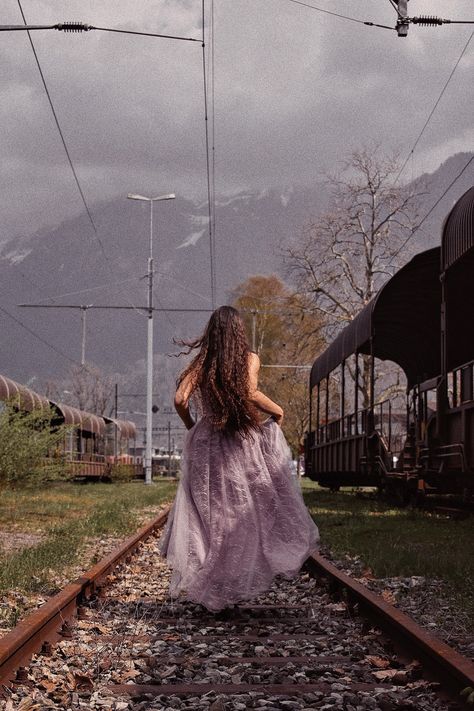 Photoshoot Ideas Train Tracks, Railroad Tracks Photoshoot, Train Track Photoshoot Aesthetic, Train Tracks Photoshoot, Traintrack Photoshoot Ideas, Princess Senior Pictures, Railroad Pictures Poses, Aesthetic Senior Picture Ideas, Y2k Senior Pictures