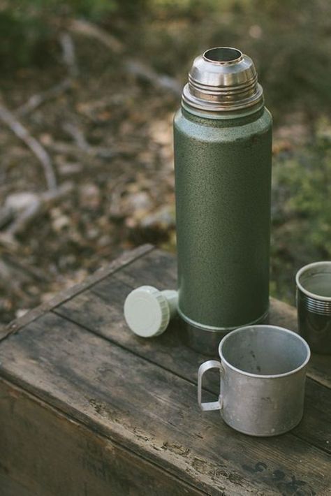 Daily Man Up (25 Photos) - Suburban Men Stanley Thermos, Hiking Ideas, Winter Hike, Coffee Thermos, Vintage Thermos, Crisp Autumn, Camping Coffee, Mountain Life, Back To Nature